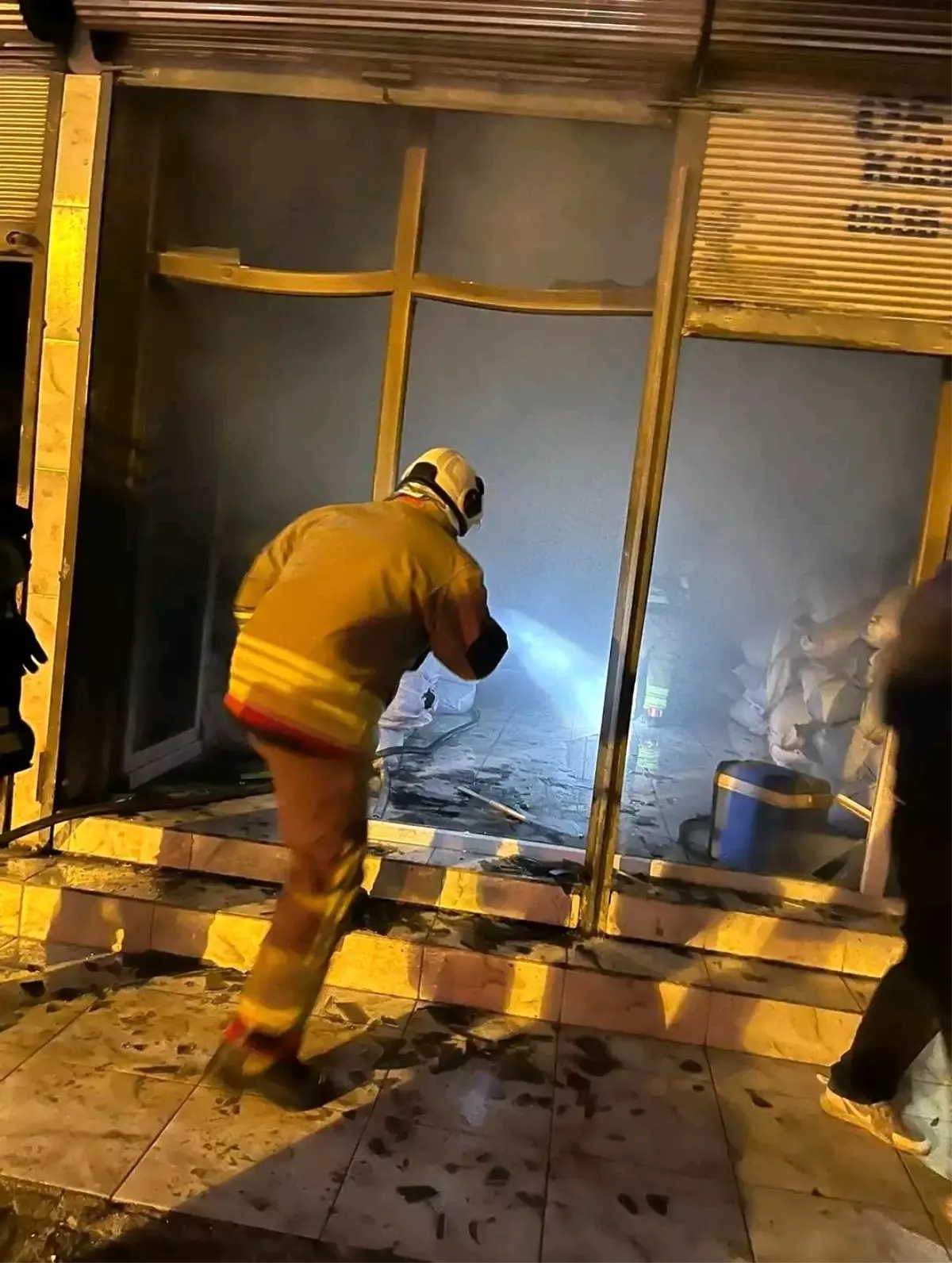 Antakya'da Tekstil Deposunda Yangın
