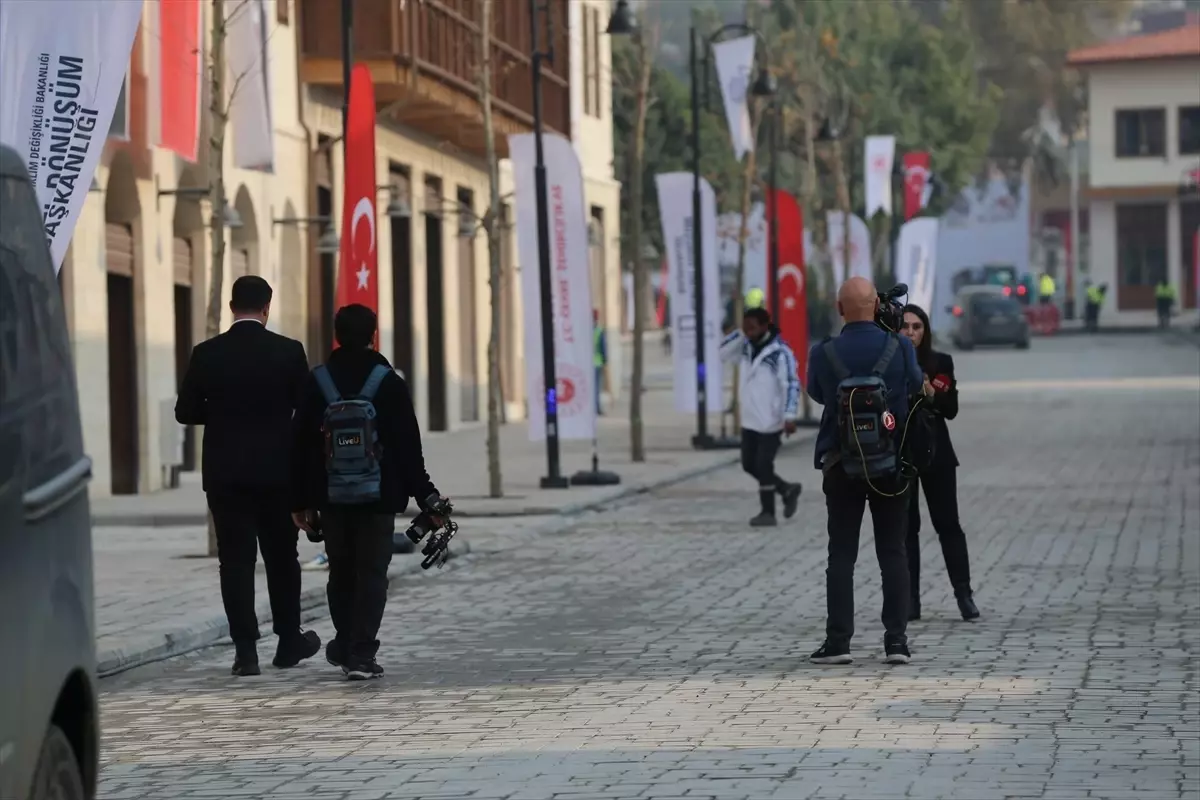 Hatay'da ağırlanan gazeteciler 6 Şubat depremleri sonrası yapılan çalışmaları inceledi