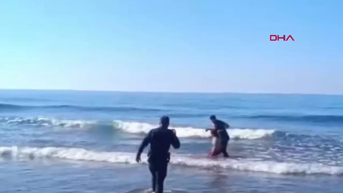 Hatay'da Alkollü Kadın Denizde Boğulma Tehlikesi Geçirdi