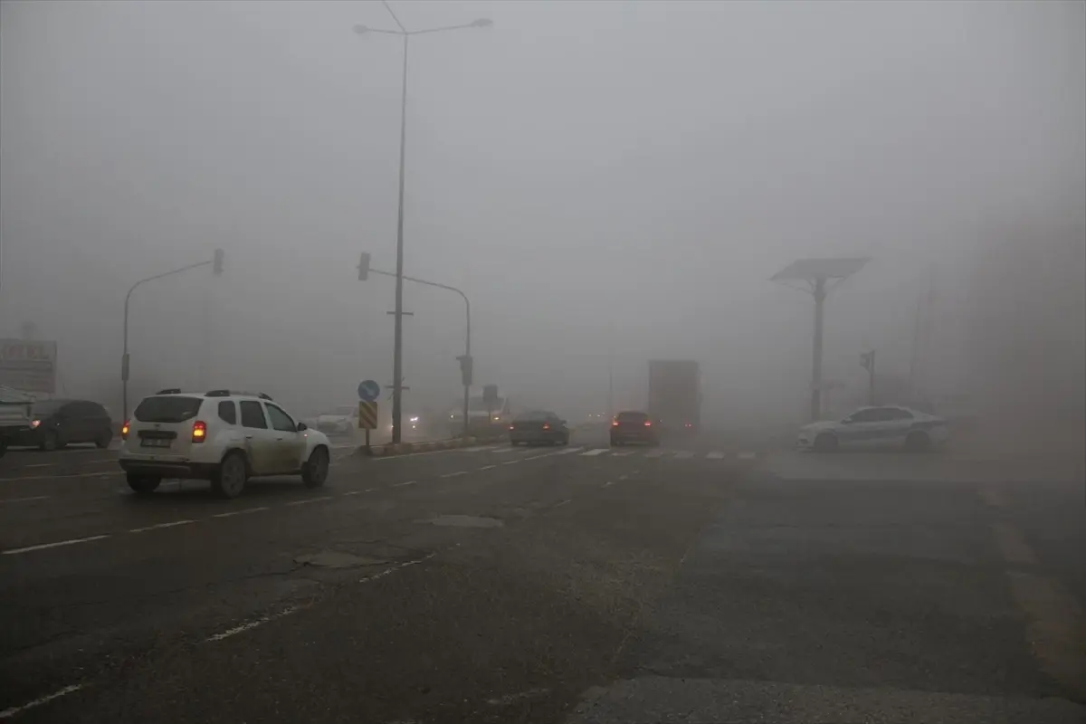 Hatay'da Sis Trafiği Tehdit Ediyor