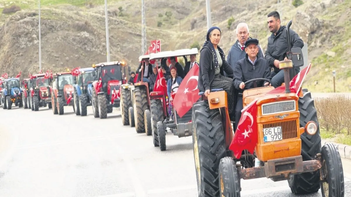 Özgür Özel’in şovuna, çiftçilerden tokat gibi yanıt! “Mitingdeki traktörler, devletin çiftçiye sağladığı desteklerin göstergesi”