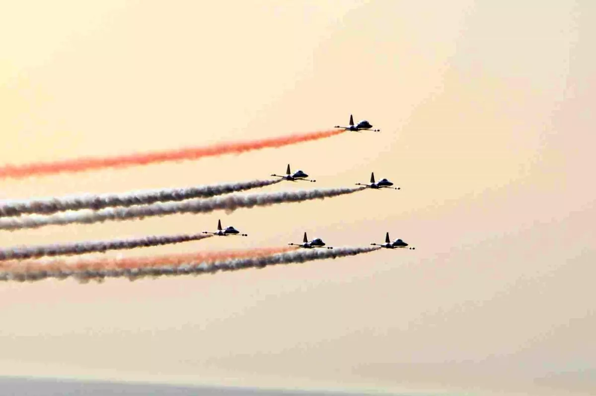 Türk Yıldızları İskenderun'da Unutulmaz Bir Gösteri Düzenledi